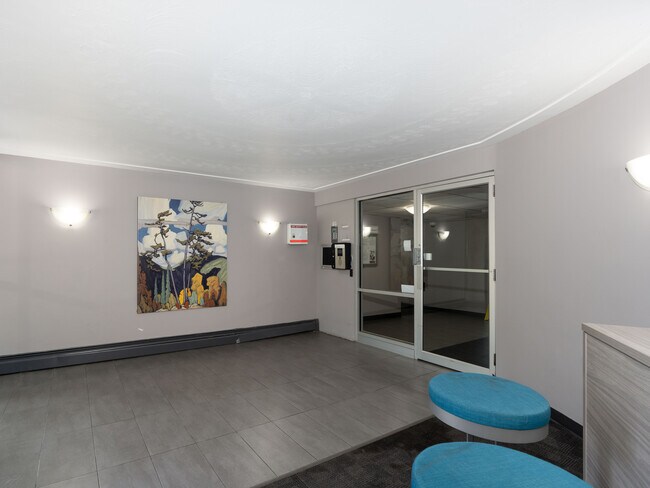 Photo du bâtiment - 230 Platt's Ln