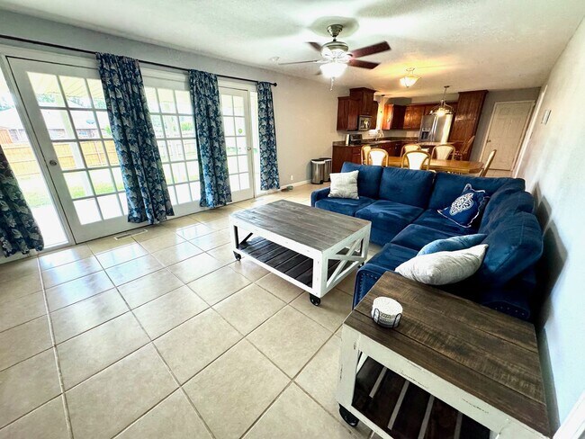 Foto del edificio - Spacious McAlester Home with Workshop Acce...