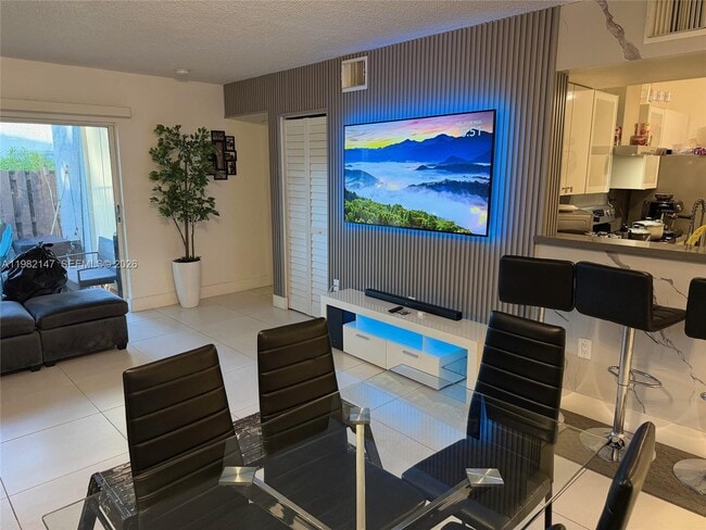 Foto del edificio - 4744 NW 114th Ave