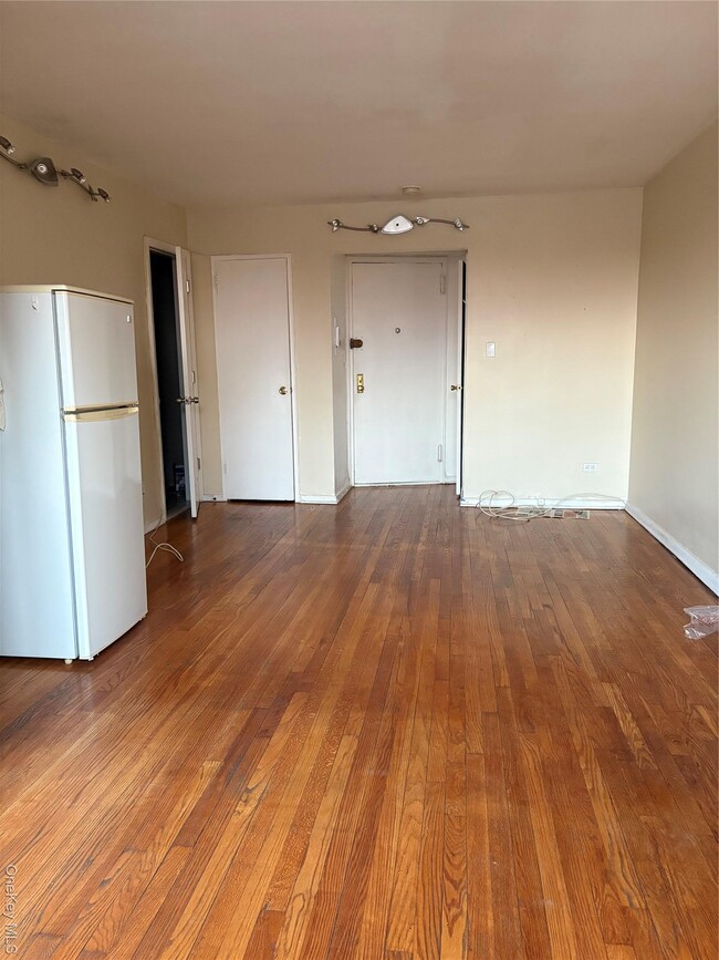 Foto del edificio - 63-95 Austin St