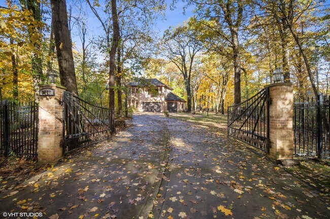 Foto del edificio - 3200 Blackthorn Rd