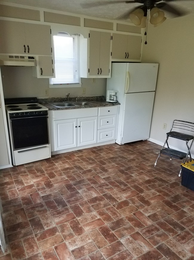 Building Photo - 200 Mullinax Ln
