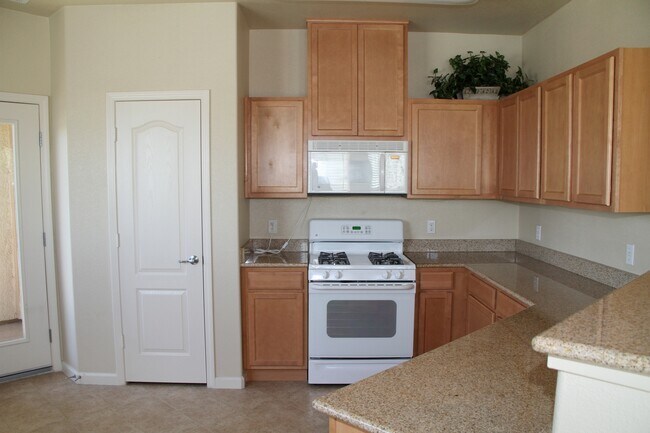 Foto del edificio - 2 Bed | 2 Bath | 1375 SF | Private 2 Garage | Loft Style Condominium | Owner pays WS&G