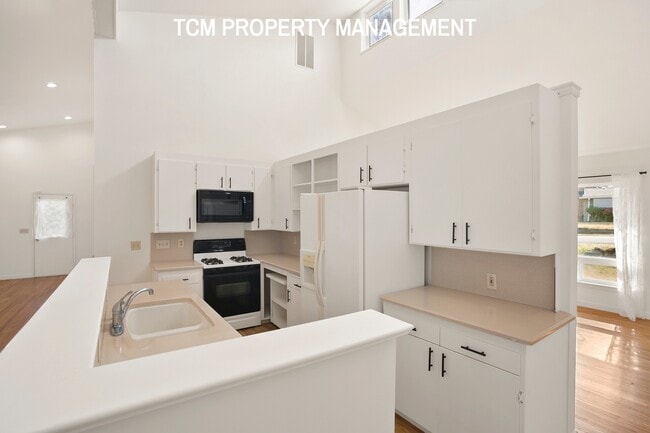 Building Photo - 1053 Lynnwood Ave NE