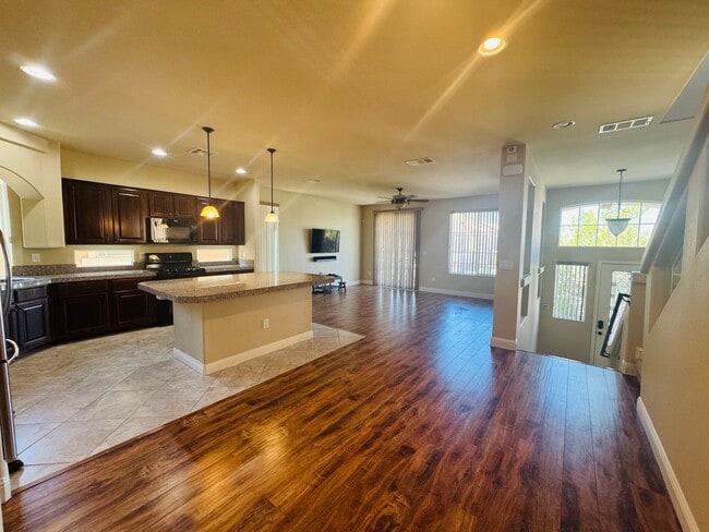 Foto del edificio - 4-bedroom house for rent in Highlands Ranch!