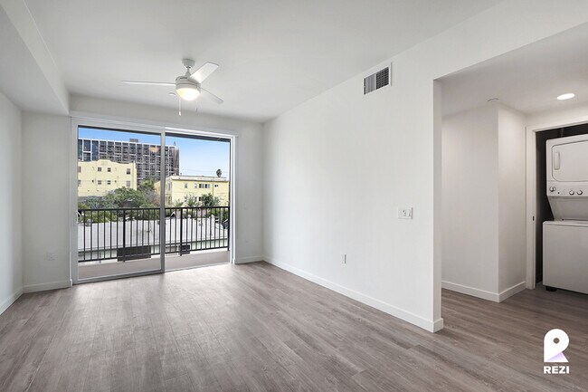 Foto del edificio - 1363 Colton St