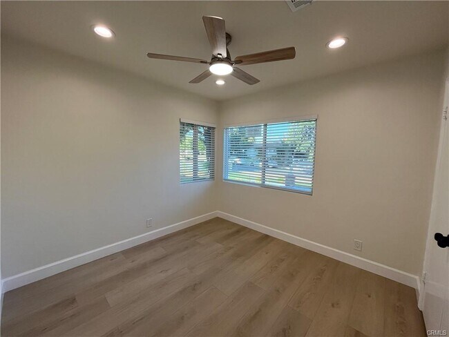 Foto del edificio - 10915 Whitaker Ave