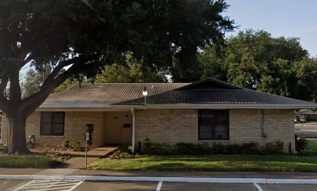 Foto del edificio - 301 Grace Ln