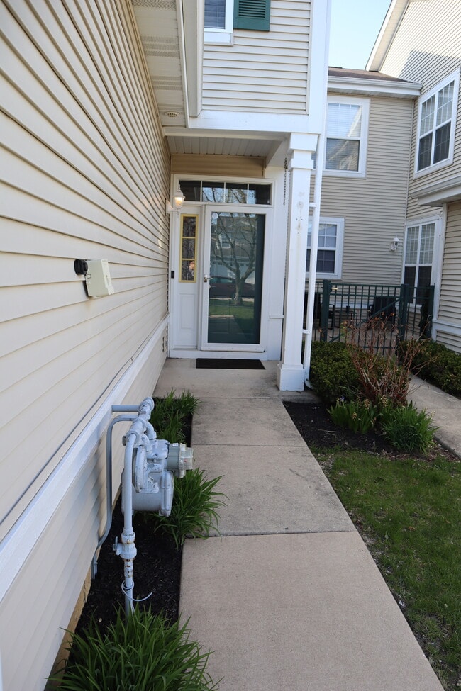 Entry Doorway - 2290 W Bentley Ln