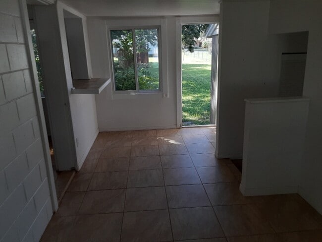 Foto del edificio - 322 W Newell St