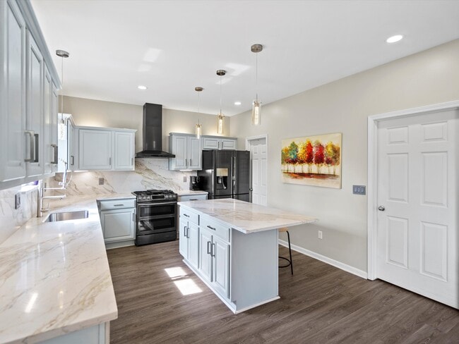 Building Photo - 2179 Lagoon Dr