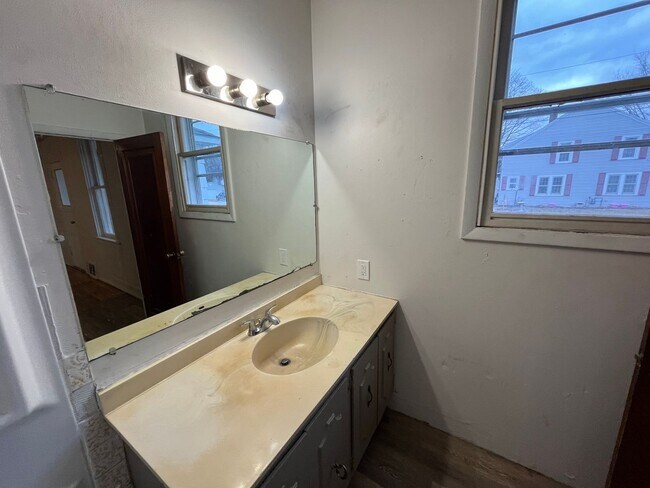 Building Photo - 3 Bedroom single family home with garage! ...
