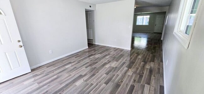 Building Photo - 970 Bruckner Rd