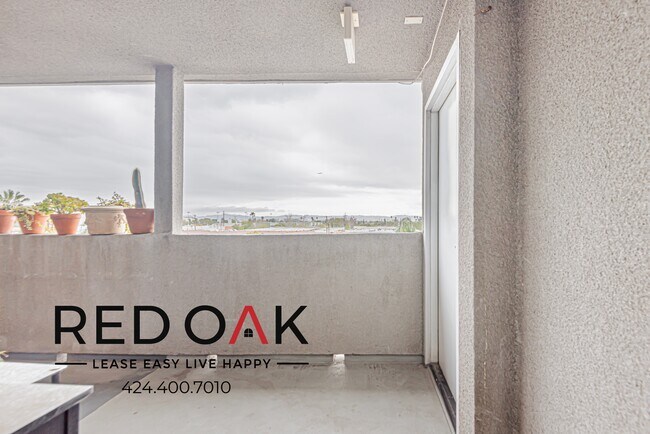Foto del edificio - 8309 Cedros Ave