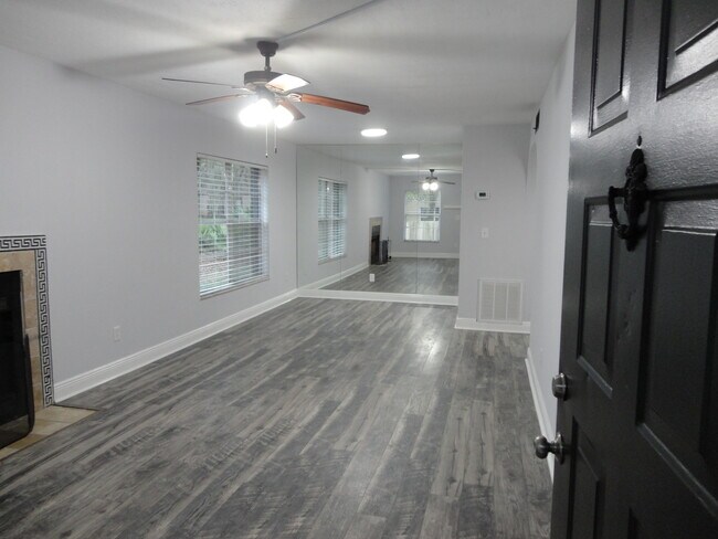Building Photo - 4033 Dream Oak Pl