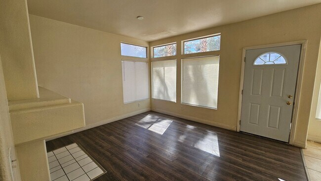 Foto del edificio - 4 Bedroom!  Buffalo & Smoke Ranch Area!