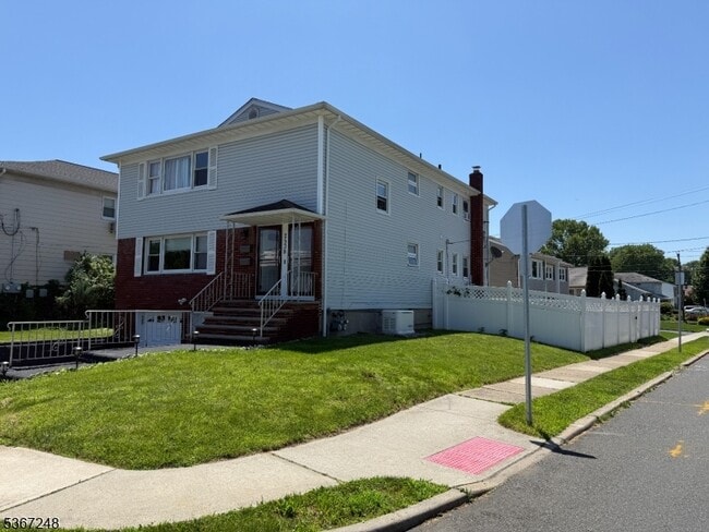 Building Photo - 2538 Spruce St