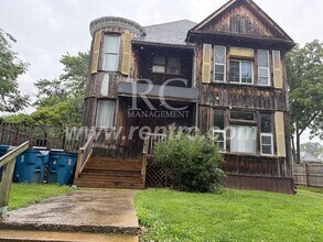 Building Photo - 1124 N Walnut St