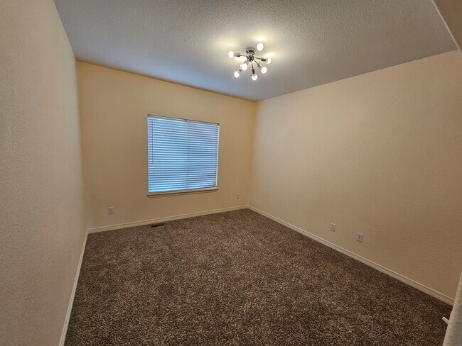 Foto del edificio - 6573 Roundup Butte St