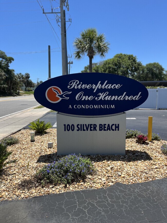 Foto del edificio - 100 Silver Beach Ave