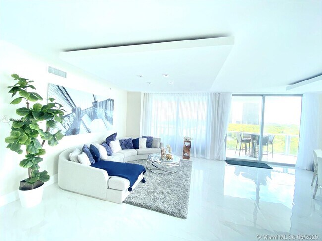 Building Photo - 17111 Biscayne Blvd