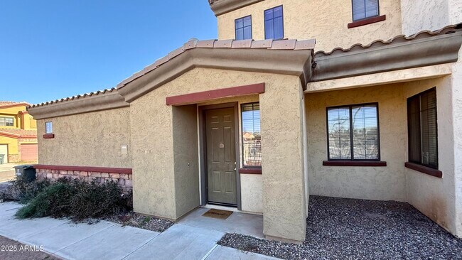 Foto del edificio - 1456 E 9th St