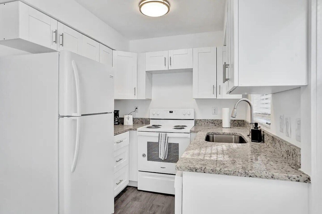 Primary Photo - 1340 NE 28th Ave