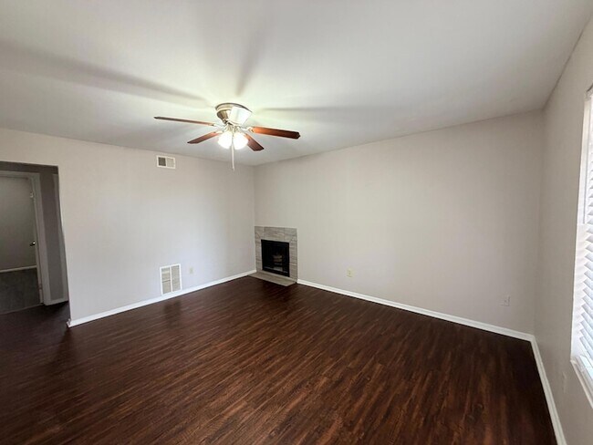 Building Photo - 3302 Salisbury Ave