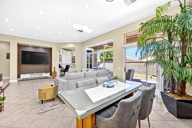 Foto del edificio - 78804 Platinum Dr