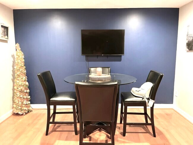 Foto del edificio - 7531 Weatherby Dr