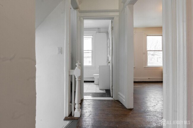 Building Photo - 410 Chadwick Ave
