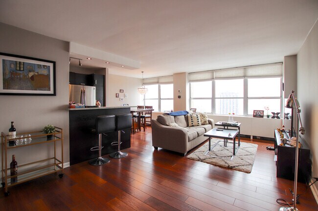 Foto del edificio - 655 W Irving Park Rd