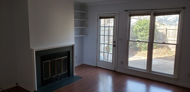 Foto del edificio - 2538 Cottage Pl