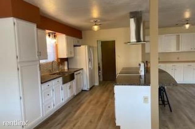 Primary Photo - 3 br, 2 bath House - 1243 W 12th Pl