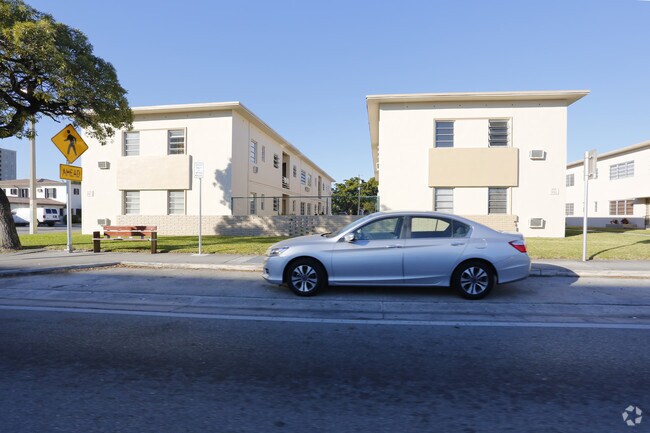 Foto del edificio - 3921-3937 W Flagler St