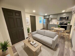 Building Photo - 202 S Lawrence St