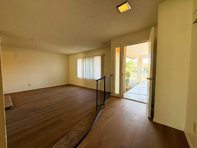 Foto del edificio - Fully Remodeled Home in Prime Location – Move-In Ready!