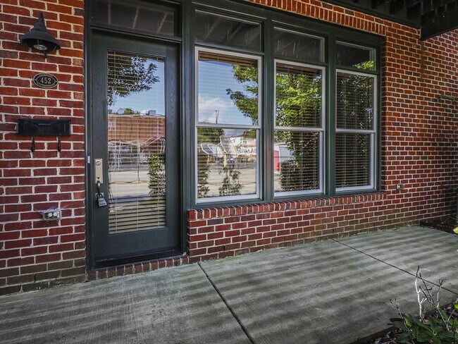 Building Photo - Luxury Downtown Townhome with 2 car Garage!