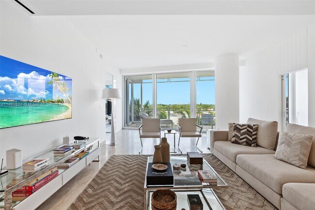 Building Photo - 9001 Collins Ave