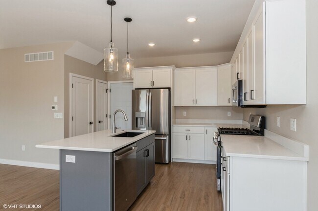Foto del edificio - 762 Brook Ridge Ave