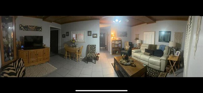 Foto del edificio - 11829 71st St E