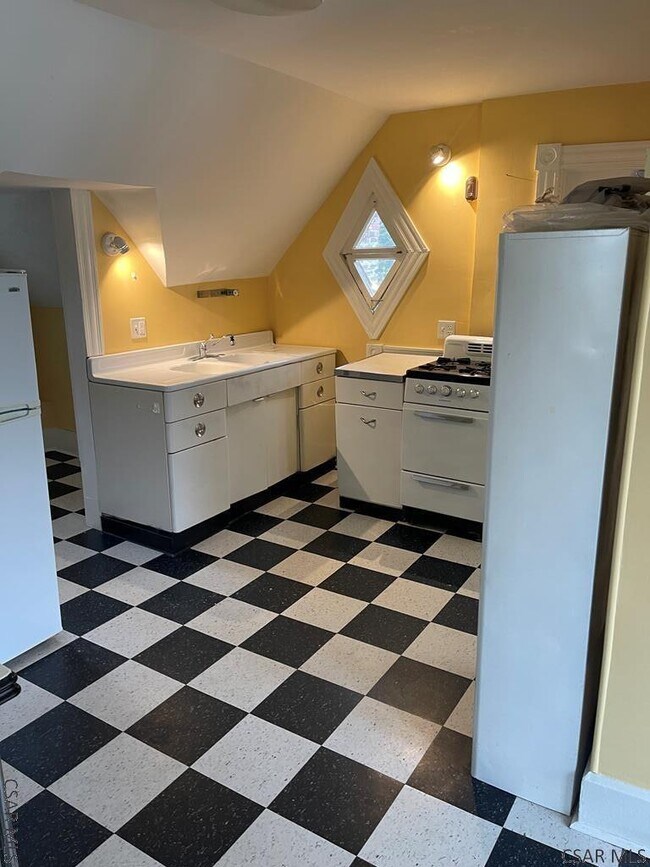 Building Photo - 49 Venango St