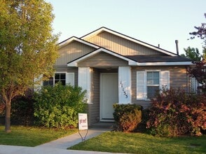 Building Photo - 11133 W Race Ct