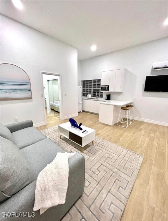 Foto principal - 2881 Santa Barbara Blvd