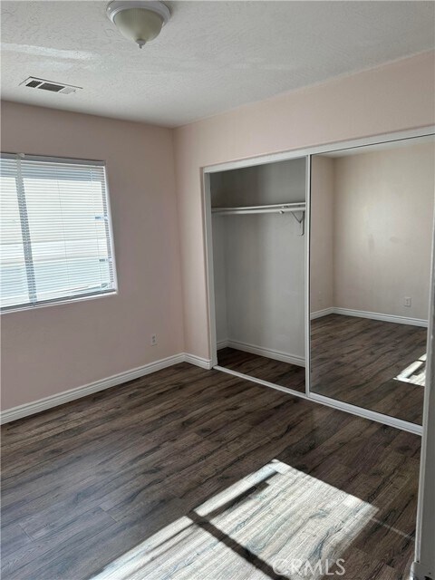 Foto del edificio - 16585 Pine St