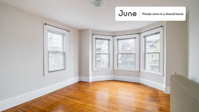 Foto del edificio - Private bedroom in 3 bed/1 bath Home