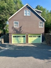 Building Photo - 2039 Manzanita St