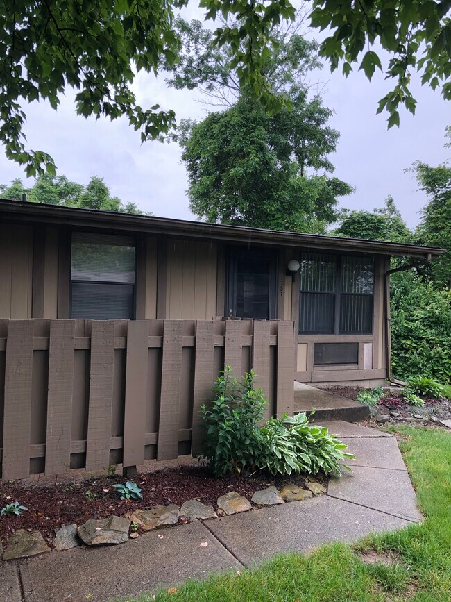 Building Photo - 1751 Sun Apple Way