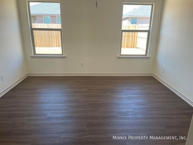 Foto del edificio - 6009 Kauffman Dr