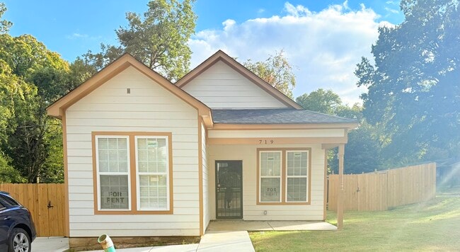 Photo - 719 Marsh Ave House